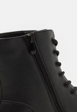 YOURTURN Veterboots - Black -Aanbiedingen Yourturn Winkel 0db849e6441941bba0625771352e5e65