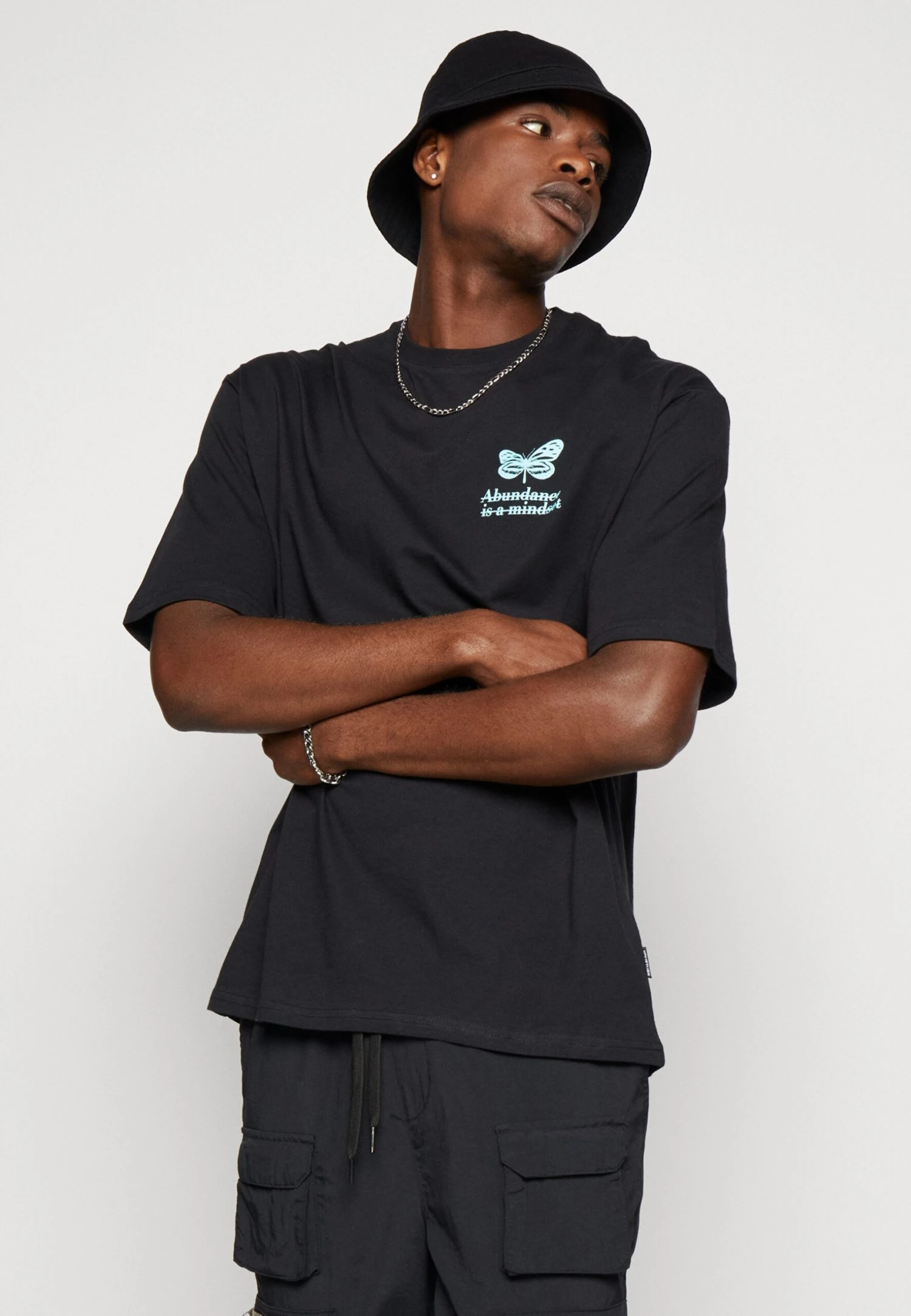 YOURTURN Chest Tee Unisex - T-Shirt Print - 802 - Black 4 YOURTURN Chest Tee Unisex - T-Shirt Print - 802 - Black - Afbeelding 4