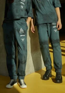 YOURTURN Wincent Weiss Unisex - Trainingsbroek - Black -Aanbiedingen Yourturn Winkel 0e98053b2e0742d9b6b12f6ac6064306