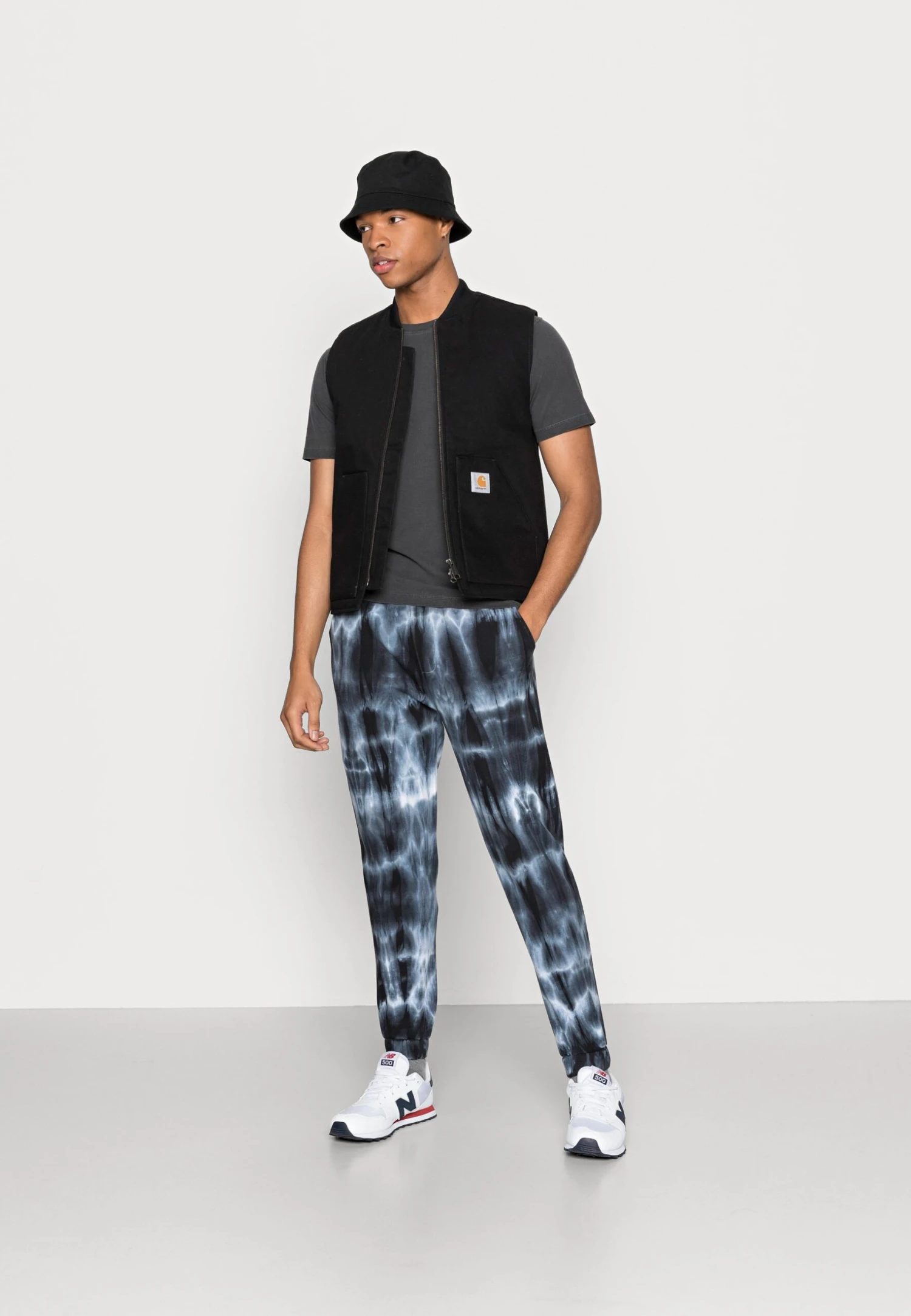 YOURTURN Monochrome Tie Dye Jogger Unisex - Trainingsbroek - Black/Off White 2 YOURTURN Monochrome Tie Dye Jogger Unisex - Trainingsbroek - Black/Off White - Afbeelding 2