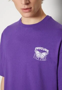 YOURTURN Nostalgia Future Tee Unisex - T-Shirt Print - Purple -Aanbiedingen Yourturn Winkel 24a978bdabcd4cd6a1b0dca363cb0175