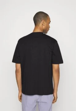 YOURTURN Tee Unisex - T-Shirt Print - Black -Aanbiedingen Yourturn Winkel 24d8e17574ac4a9ea8d29bcc18acfeb8