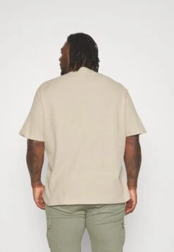 YOURTURN Unisex - T-Shirt Basic -Light Green/ Off-White 11 YOURTURN Unisex - T-Shirt Basic -Light Green/ Off-White -Aanbiedingen Yourturn Winkel 2f59b2e8fb1843719da15f2e00e33582