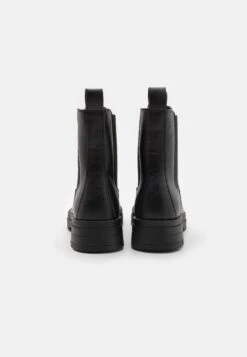 YOURTURN Korte Laarzen - Black -Aanbiedingen Yourturn Winkel 2f64bcfc149d4989a60c56b045497a83