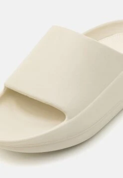 YOURTURN Badslippers - Off-White -Aanbiedingen Yourturn Winkel 34d9dcdc581c4ecebb9256baeeb8d870