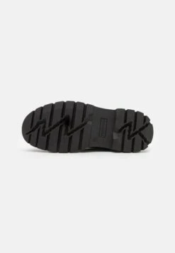 YOURTURN Unisex - Veterschoenen - Black -Aanbiedingen Yourturn Winkel 36a675ab6382460b85ec2bc8729f3aeb