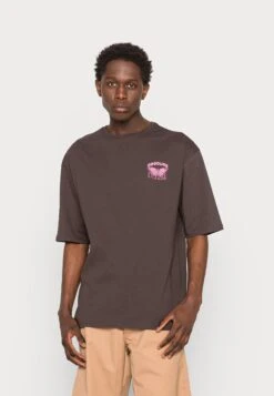 YOURTURN Nostalgia Future Tee Unisex - T-Shirt Print - Brown 7 YOURTURN Nostalgia Future Tee Unisex - T-Shirt Print - Brown -Aanbiedingen Yourturn Winkel 36f7e96f8ea14564abd417ba45e7ff27