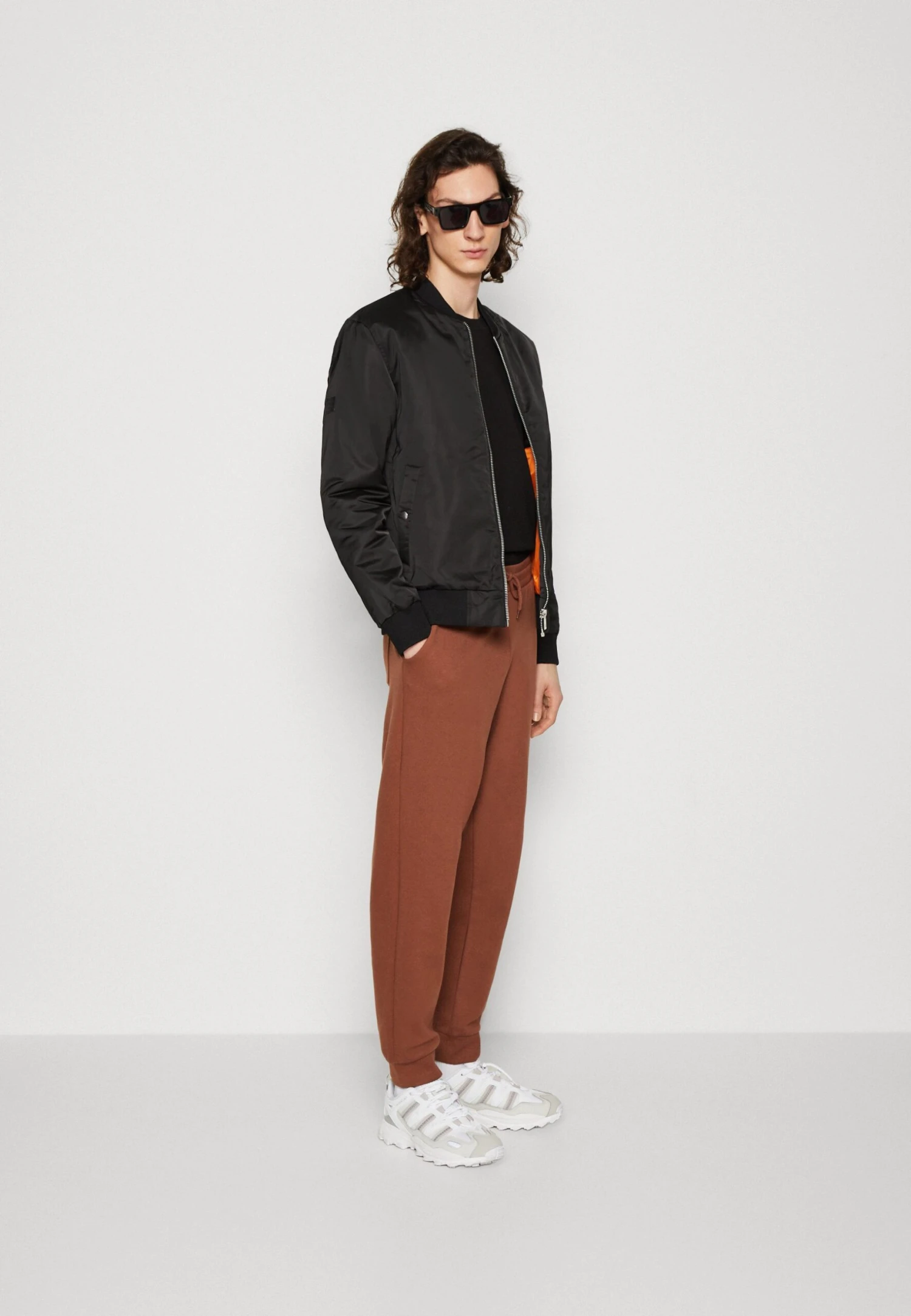 YOURTURN Unisex 2 Pack- Trainingsbroek - Brown/Off-White 1 YOURTURN Unisex 2 Pack- Trainingsbroek - Brown/Off-White