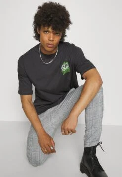 YOURTURN Snake Desire Tee Unisex - T-Shirt Print - Dark Grey 10 YOURTURN Snake Desire Tee Unisex - T-Shirt Print - Dark Grey -Aanbiedingen Yourturn Winkel 44b0ef6a79da4748873fd0fa23caf12a