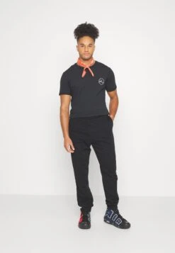 YOURTURN Unisex - Trainingsbroek - Black -Aanbiedingen Yourturn Winkel 4726d7ee4d5647f8a5f5c8ffe5554ff0