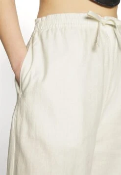 YOURTURN Genderless Parachute Unisex - Broek - White -Aanbiedingen Yourturn Winkel 550eb4063f7e4f1cbca9890550f66ec1