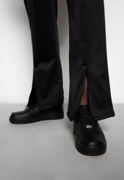 YOURTURN Unisex - Trainingsbroek - Black -Aanbiedingen Yourturn Winkel 5c4f8c8cb63e40f79401d8fdfffc3743