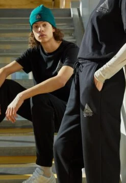 YOURTURN Wincent Weiss Basic - Trainingsbroek - Black -Aanbiedingen Yourturn Winkel 6a05674027494daba39be921802cf4df