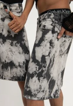 YOURTURN Unisex - Jeansshort - Black Denim -Aanbiedingen Yourturn Winkel 6f57c0c64b7d40299b512707a370f88a