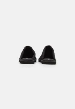 YOURTURN Unisex - Pantoffels - Black -Aanbiedingen Yourturn Winkel a35d6f2c4b0d4603bf31b8659dc70b71