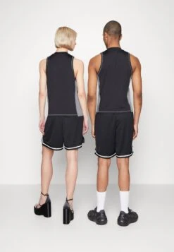 YOURTURN Unisex - Top - Black 8 YOURTURN Unisex - Top - Black -Aanbiedingen Yourturn Winkel ac4bdb1d922d4cde91da6192cf0700f4