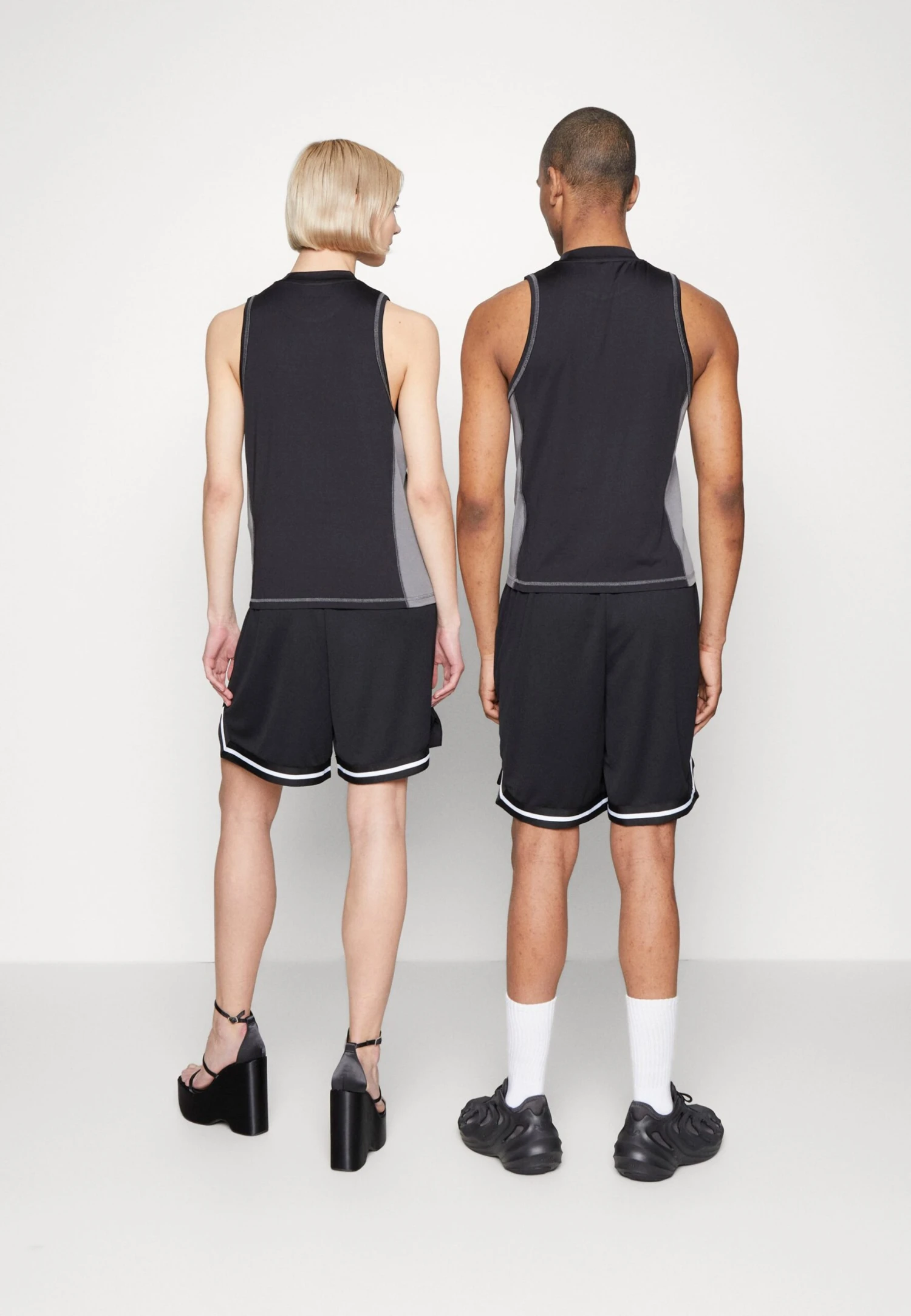 YOURTURN Unisex - Top - Black 3 YOURTURN Unisex - Top - Black - Afbeelding 3