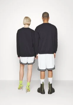 YOURTURN Care Bears Unisex - Sweater - Black 8 YOURTURN Care Bears Unisex - Sweater - Black -Aanbiedingen Yourturn Winkel ad1423c1c9224e00a9e3a94492a41f76