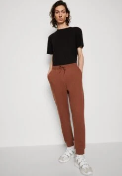 YOURTURN Unisex 2 Pack- Trainingsbroek - Brown/Off-White 11 YOURTURN Unisex 2 Pack- Trainingsbroek - Brown/Off-White -Aanbiedingen Yourturn Winkel ba3da3ef225f481282590ce220fcc42c