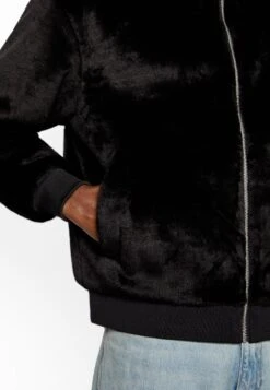 YOURTURN Winterjas - Black 11 YOURTURN Winterjas - Black -Aanbiedingen Yourturn Winkel bd2c7c34dcc94e1bb50e04c04c1e2f8a