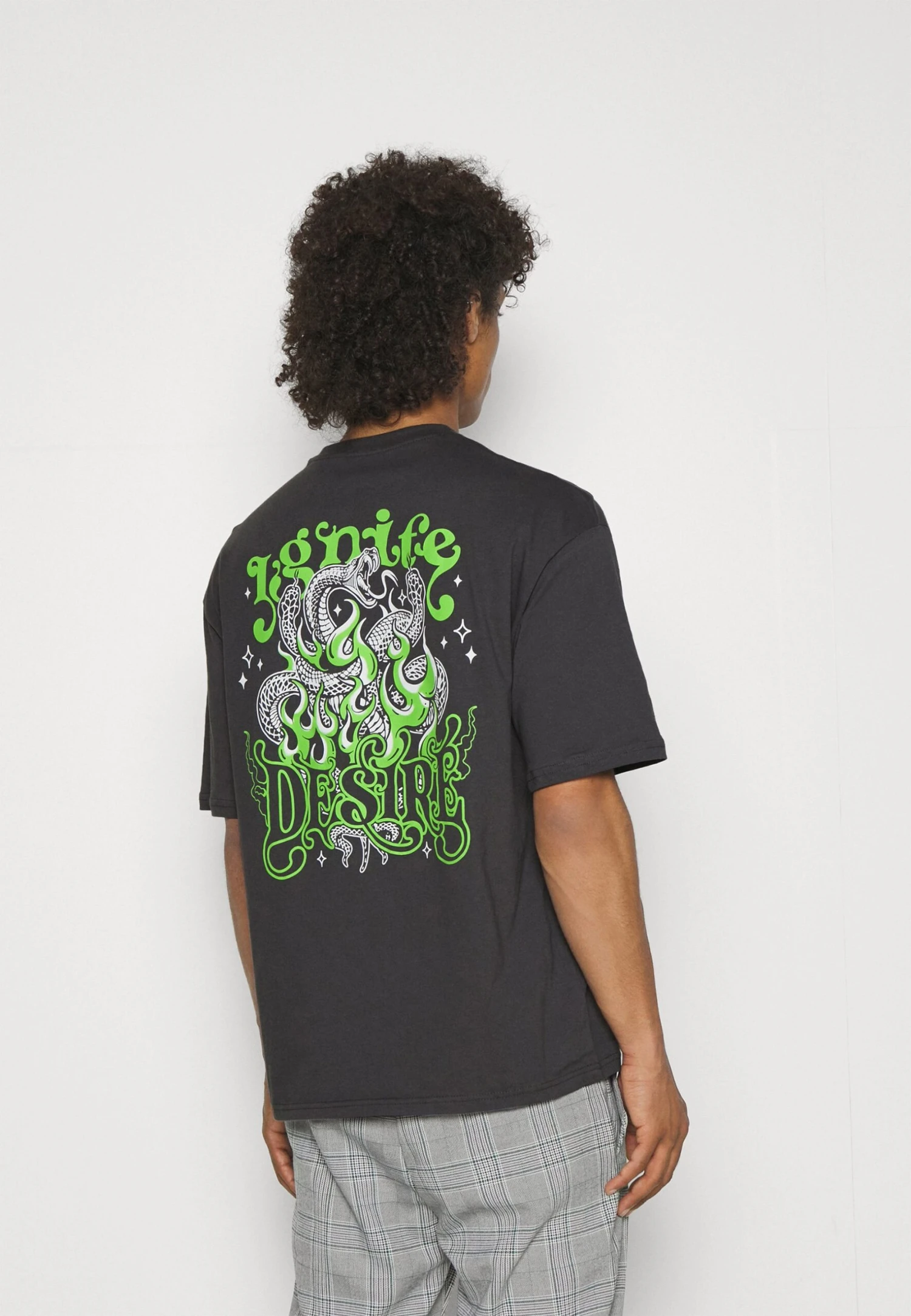 YOURTURN Snake Desire Tee Unisex - T-Shirt Print - Dark Grey 3 YOURTURN Snake Desire Tee Unisex - T-Shirt Print - Dark Grey - Afbeelding 3