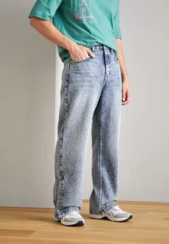 YOURTURN Unisex - Relaxed Fit Jeans - Light Blue Denim