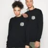 YOURTURN Crewneck With A Flower - Trui - Black