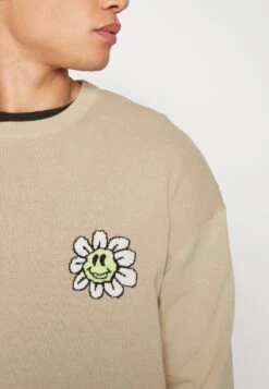 YOURTURN Crewneck With A Flower - Trui - Beige -Aanbiedingen Yourturn Winkel dfaed8f3ebab418ea73d63153f391822