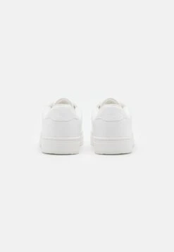 YOURTURN Sneakers Laag - White 8 YOURTURN Sneakers Laag - White -Aanbiedingen Yourturn Winkel e422fcb945e54679a768f4c471e3e98a