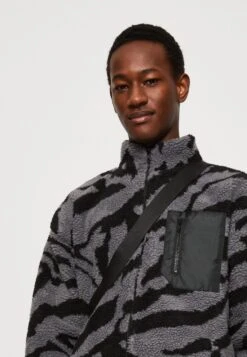 YOURTURN Unisex - Fleecejas - Grey 9 YOURTURN Unisex - Fleecejas - Grey -Aanbiedingen Yourturn Winkel e4ac82e499054d1f8826090370324730