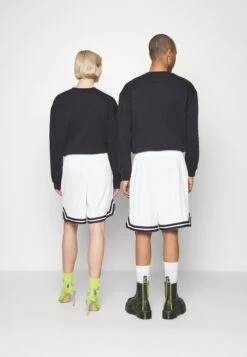 YOURTURN Unisex - Shorts - White -Aanbiedingen Yourturn Winkel e54f457ef8e24e7c9a840a567120bedd