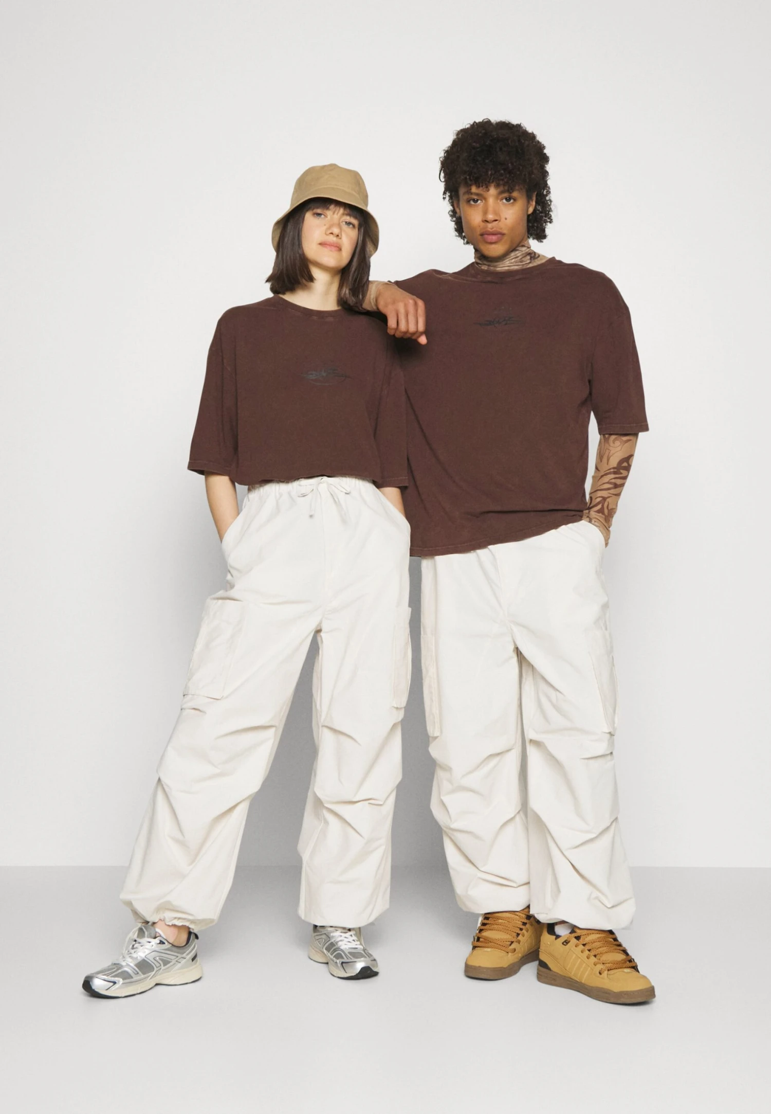 YOURTURN Unisex - T-Shirt Print - Dark Brown 2 YOURTURN Unisex - T-Shirt Print - Dark Brown - Afbeelding 2