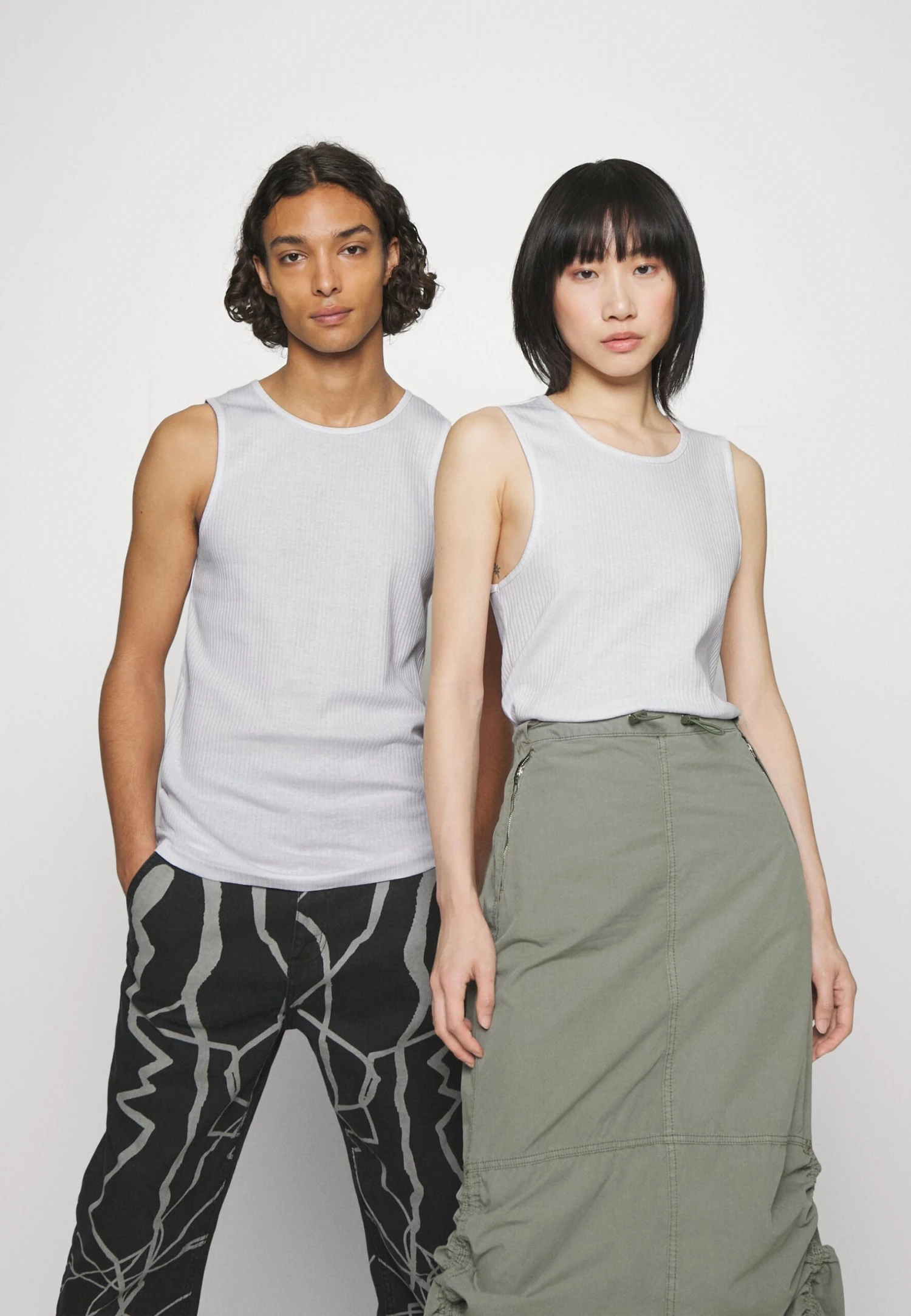 YOURTURN Slim Fit Ribbed Tank Unisex 2 Pack- Top - White/Black 5 YOURTURN Slim Fit Ribbed Tank Unisex 2 Pack- Top - White/Black - Afbeelding 5