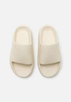 YOURTURN Badslippers - Off-White -Aanbiedingen Yourturn Winkel f5203b1e78cc48089f75e891089d055f